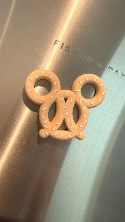 Pretzel Mouse Magnet, Bakery Fridge Magnet, Mouse Pretzel Decor, Kawaii Kitchen Magnet, 3D Printed Foodie Gift For Disne