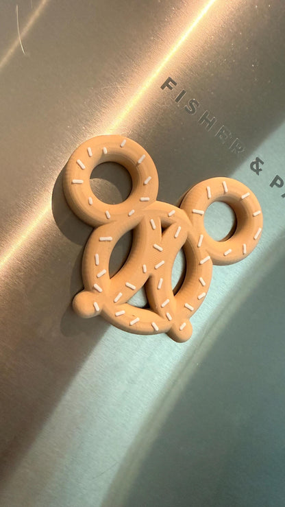 Pretzel Mouse Magnet, Bakery Fridge Magnet, Mouse Pretzel Decor, Kawaii Kitchen Magnet, 3D Printed Foodie Gift For Disney Fans