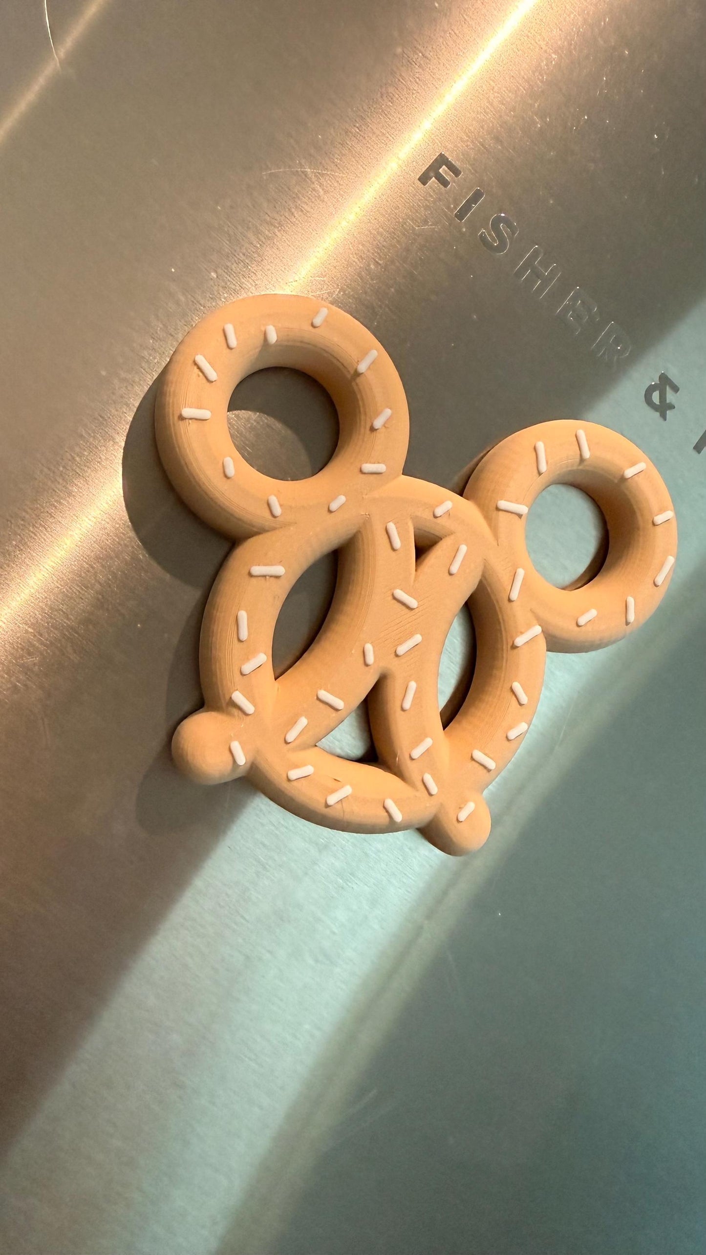 Pretzel Mouse Magnet, Bakery Fridge Magnet, Mouse Pretzel Decor, Kawaii Kitchen Magnet, 3D Printed Foodie Gift For Disney Fans
